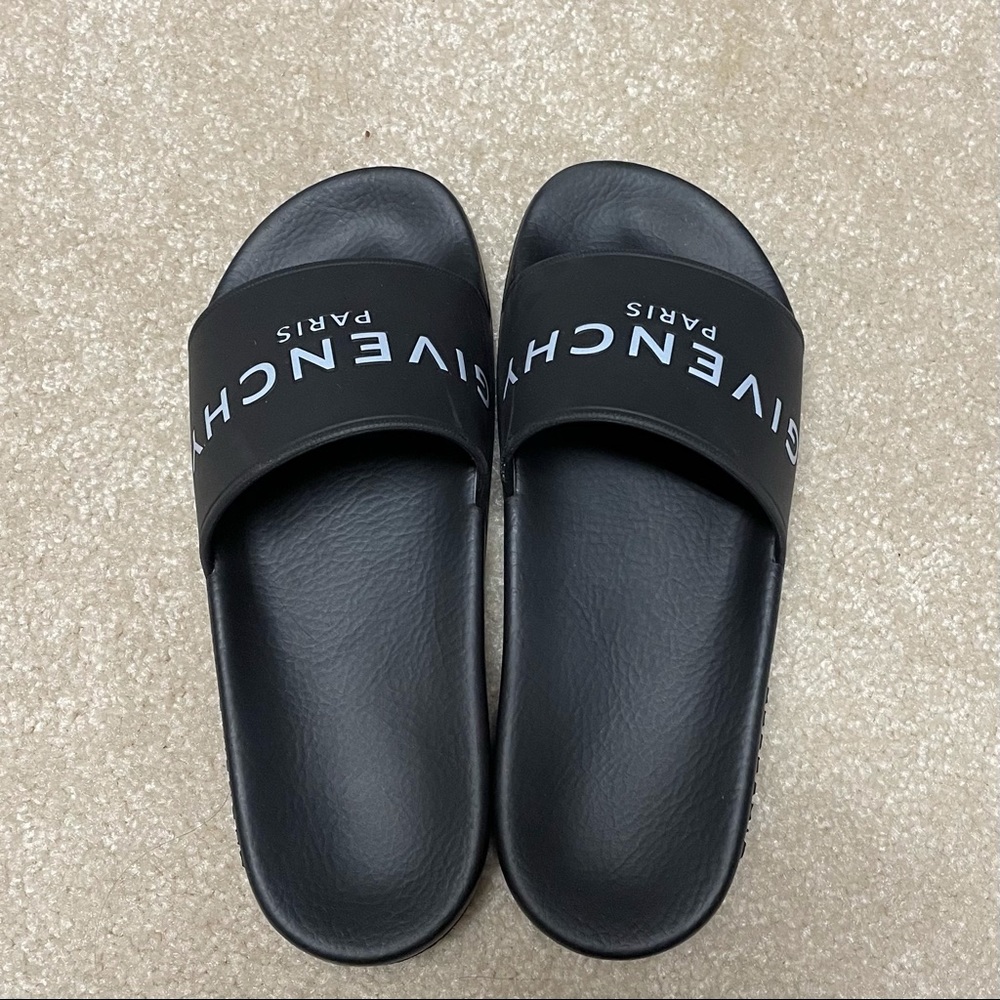 Givenchy kids slides size 33